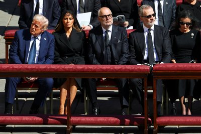 The Telegraph: Ватикан порушив протокол, щоб на похороні Папи Зеленський був у першому ряду неподалік від Трампа The Telegraph: Ватикан порушив протокол, щоб на похороні Папи Зеленський був у першому ряду неподалік від Трампа