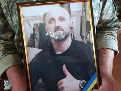 Склали голови в бою за Батьківщину: у Хмельницькому попрощались з військовими Ігорем Гринчуком та Андрієм Посонським Склали голови в бою за Батьківщину: у Хмельницькому попрощались з військовими Ігорем Гринчуком та Андрієм Посонським