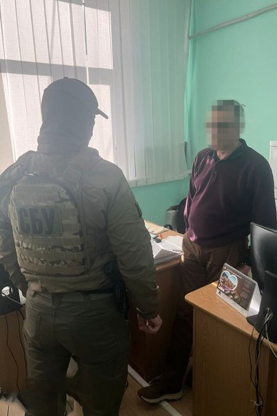 Очільницю Житомирської митниці та ще одного посадовя затримали на хабарі — СБУ Очільницю Житомирської митниці та ще одного посадовя затримали на хабарі — СБУ