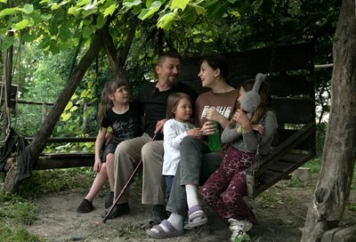 Перенесла чотири операції на хребті, родина, батько і діти