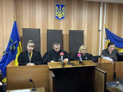 "Усе базується на припущеннях": у Кременчуці продовжили тримання під вартою депутата Дядика "Усе базується на припущеннях": у Кременчуці продовжили тримання під вартою депутата Дядика