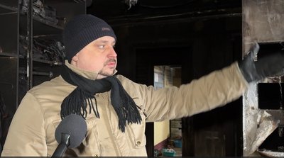 У Сумах російські військові двічі поцілили у квартиру багатоповерхівки У Сумах російські військові двічі поцілили у квартиру багатоповерхівки