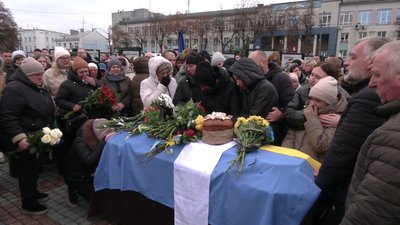 Загинули у бою: з військовими Тимуром Шанавою та Юрієм Звінчуком попрощалися у Рівному Загинули у бою: з військовими Тимуром Шанавою та Юрієм Звінчуком попрощалися у Рівному