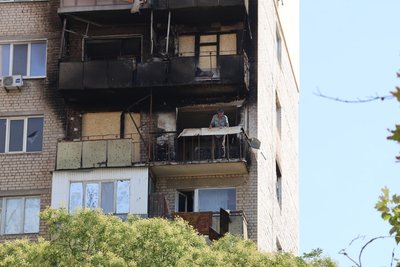 За півтора місяця дрони підпалили майже 40 багатоповерхівок у Херсоні За півтора місяця дрони підпалили майже 40 багатоповерхівок у Херсоні