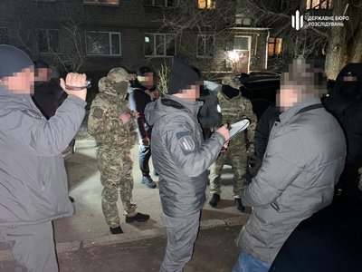 Заробляли на дезертирах: у Запоріжжі судитимуть сімейну пару – адвоката та його дружину – ДБР Заробляли на дезертирах: у Запоріжжі судитимуть сімейну пару – адвоката та його дружину – ДБР