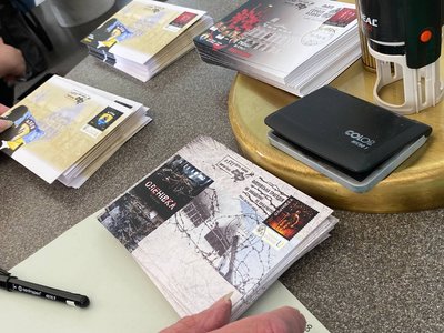 "Укрпошта" презентувала лімітовані марки на честь 10-річчя бригади "Азов" "Укрпошта" презентувала лімітовані марки на честь 10-річчя бригади "Азов"