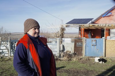 Лариса Сисенко біля свого будинку в Кам'янці, Харківська область, 2 счня 2025 року Лариса Сисенко біля свого будинку в Кам'янці, Харківська область, 2 счня 2025 року