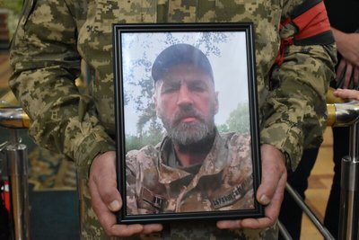 У Луцьку попрощалися з загиблими на Донеччині Іваном Литвіним і Олександром Чируком У Луцьку попрощалися з загиблими на Донеччині Іваном Литвіним і Олександром Чируком