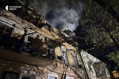 Вибухи пролунали в Одесі: місто під атакою дронів, пошкоджено житловий будинок, є загибла