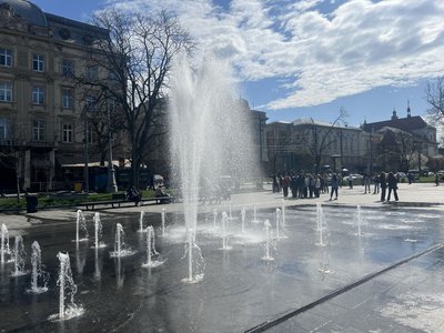 Фонтан біля Львівської опери Фонтан біля Львівської опери