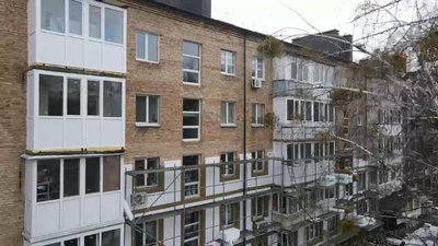 У Бучі триває відновлення двох п'ятиповерхівок на вулиці Нове Шосе У Бучі триває відновлення двох п'ятиповерхівок на вулиці Нове Шосе