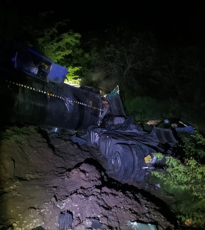В Одеській області стикнулись дві вантажівки з цистернами, загинув водій