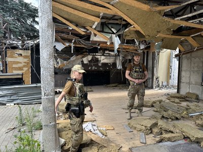 "Це унікальний підрозділ — поліцейські, які рятують життя". Книга про парамедиків Донеччини: автори про ініціативу "Це унікальний підрозділ — поліцейські, які рятують життя". Книга про парамедиків Донеччини: автори про ініціативу