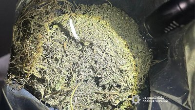 На Чернігівщині затримали підозрюваного у торгівлі зброєю та боєприпасами На Чернігівщині затримали підозрюваного у торгівлі зброєю та боєприпасами