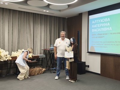 20 молодих жителів Житомирщини отримали премії ОВА по 10 тисяч гривень 20 молодих жителів Житомирщини отримали премії ОВА по 10 тисяч гривень