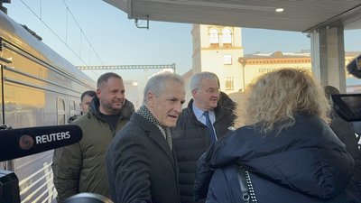 У Київ прибули лідери Фінляндії, Данії, Ісландії, Норвегії та Швеції У Київ прибули лідери Фінляндії, Данії, Ісландії, Норвегії та Швеції