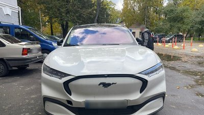 ДТП по вулиці Геологів, де місцевий житель, керуючи автомобілем "Ford", допустив наїзд 18-річну дівчину, яка переходила дорогу ДТП по вулиці Геологів, де місцевий житель, керуючи автомобілем "Ford", допустив наїзд 18-річну дівчину, яка переходила дорогу