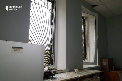 Уламок пробив голову охоронцю складів: армія РФ атакувала Одесу безпілотниками Уламок пробив голову охоронцю складів: армія РФ атакувала Одесу безпілотниками