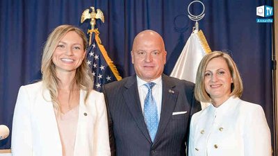 Ольга Шмідт, Роббі Веллс і Марина Овцинова Ольга Шмідт, Роббі Веллс і Марина Овцинова