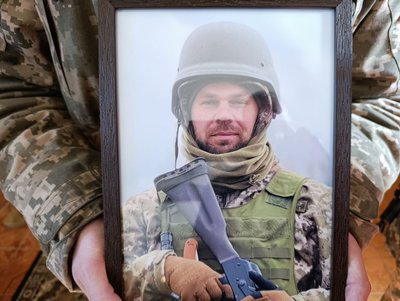 Портрет загиблого воїна Валентина Лучка Портрет загиблого воїна Валентина Лучка