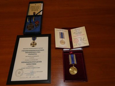 Родинам дванадцяти загиблих військових з Рівненщини вручили держнагороди Родинам дванадцяти загиблих військових з Рівненщини вручили держнагороди
