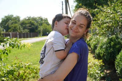 «Ніхто не допомагає, житла немає»: чому родини з дітьми не хочуть залишати прифронтові села на Дніпропетровщині «Ніхто не допомагає, житла немає»: чому родини з дітьми не хочуть залишати прифронтові села на Дніпропетровщині