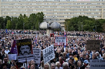 У Словаччині тисячі людей вийшли на протести проти політики Фіцо