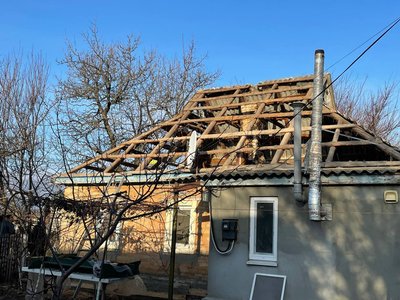 "Почула, як вибухнуло і впала на підлогу" — внаслідок дронової атаки на Черкащину пошкоджені будинки і магазин "Почула, як вибухнуло і впала на підлогу" — внаслідок дронової атаки на Черкащину пошкоджені будинки і магазин