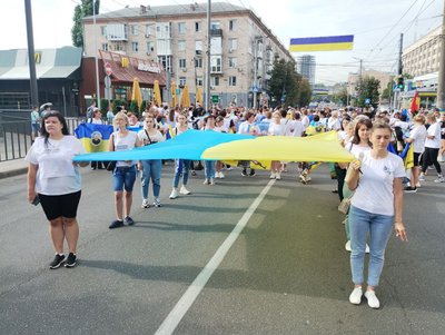 У Кропивницькому 200 містян долучилися до забігу "Шаную воїнів, біжу за героїв України" У Кропивницькому 200 містян долучилися до забігу "Шаную воїнів, біжу за героїв України"