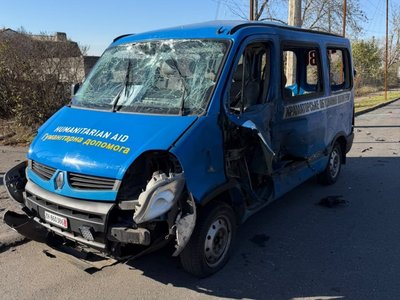 У Краматорську окупанти атакували авто волонтерів, коли вони їхали на евакуацію У Краматорську окупанти атакували авто волонтерів, коли вони їхали на евакуацію