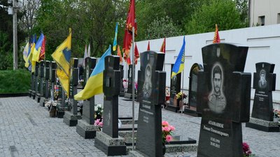 Один поминальний день у Сумах і спогади рідних про захисників Один поминальний день у Сумах і спогади рідних про захисників