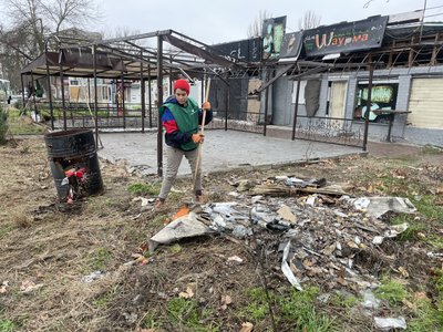"Страшно, але працювати треба". Як під постійними обстрілами працюють херсонські комунальники "Страшно, але працювати треба". Як під постійними обстрілами працюють херсонські комунальники