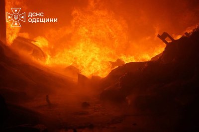 РФ атакувала Одещину: через пожежу перевірили якість повітря РФ атакувала Одещину: через пожежу перевірили якість повітря