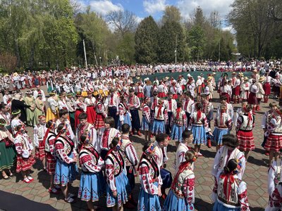 Понад 800 танцюристів водночас виконали подільський танець "Краков'як", 2 травня 2026 року, Хмельницький Понад 800 танцюристів водночас виконали подільський танець "Краков'як", 2 травня 2026 року, Хмельницький