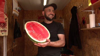 Херсонські та азейрбаджанські: перші кавуни з'явились на ринках Рівного Херсонські та азейрбаджанські: перші кавуни з'явились на ринках Рівного