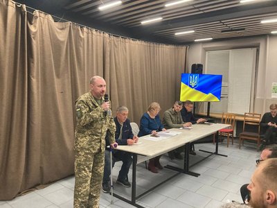 Ветеран виступає на виборах представника області до складу Ради ветеранів у Харкові Ветеран виступає на виборах представника області до складу Ради ветеранів у Харкові