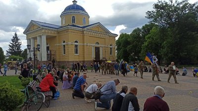 На Чернігівщині поховали солдата Володимира Дем'яненка, який загинув на сході України На Чернігівщині поховали солдата Володимира Дем'яненка, який загинув на сході України