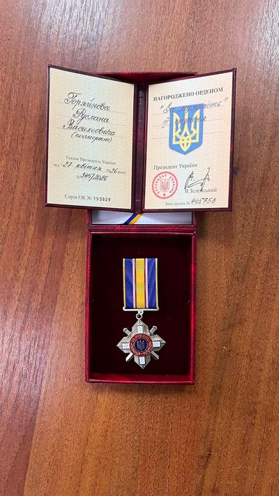 На Одещині родині загиблого військового Руслана Горяйнова передали орден «За мужність» На Одещині родині загиблого військового Руслана Горяйнова передали орден «За мужність»