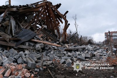 Російська армія вдарила авіабомбами по Словʼянську: поранені щонайменше семеро Російська армія вдарила авіабомбами по Словʼянську: поранені щонайменше семеро