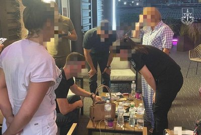 Службовицю Одеської митниці підозрюють в отриманні хабаря Службовицю Одеської митниці підозрюють в отриманні хабаря