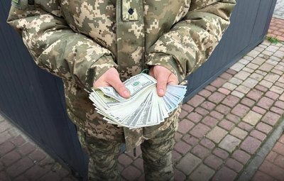 38-річну львів'янку підозрюють у незаконному переправленні чоловіків за кордон