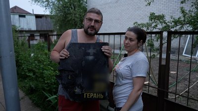 "Встигли вибігти і за будинок сховатися": що розповіли очевидці про атаку РФ по Чернігову 18 травня "Встигли вибігти і за будинок сховатися": що розповіли очевидці про атаку РФ по Чернігову 18 травня