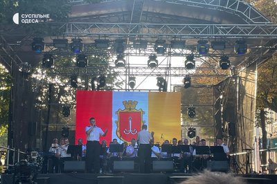 Підняття прапора на Біржовій площі: як в Одесі відзначають День міста Підняття прапора на Біржовій площі: як в Одесі відзначають День міста