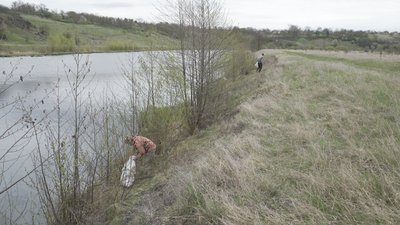 "Хочеться безпеки і чистоти": у двох селах на Вінниччині під час екотолоки збирали сміття на березі річки