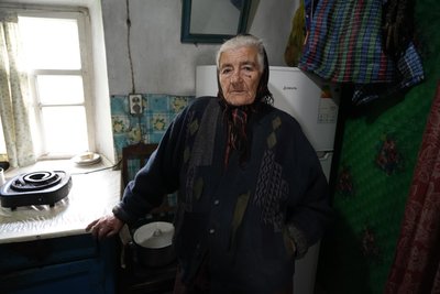 "Чекаємо миру, а як не миру – то смерті": як живуть у прифронтовій Новопавлівці за 7 км від фронту "Чекаємо миру, а як не миру – то смерті": як живуть у прифронтовій Новопавлівці за 7 км від фронту