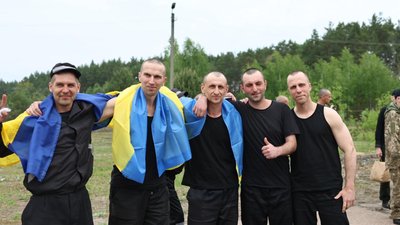 "Переживав за усіх нас і скучив за донькою": з полону повернувся житель Бахмача Ігор Улєсов "Переживав за усіх нас і скучив за донькою": з полону повернувся житель Бахмача Ігор Улєсов