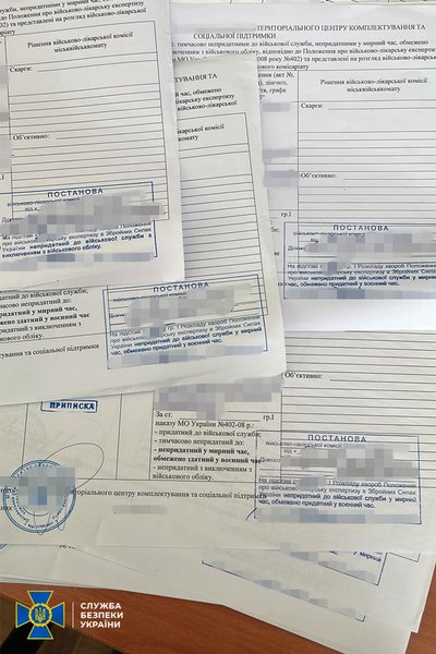 У Києві викрили посадовців столичної ВЛК і військкомату