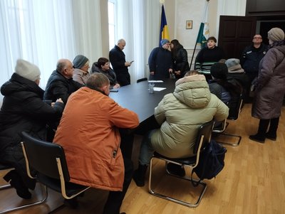 У центрі Полтави жителі сіл перекрили дорогу через закриття районної лікарні