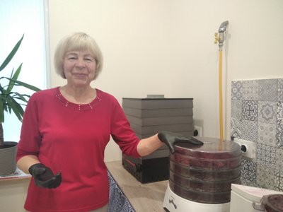 "УКРОПський борщ" – у Житомирі родина волонтерів готує сухі борщі для українських військових "УКРОПський борщ" – у Житомирі родина волонтерів готує сухі борщі для українських військових