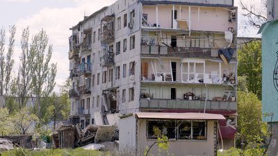 Пошкоджений обстрілами будинок Костянтинівка Донецька область квітень 2025 рік Пошкоджений обстрілами будинок Костянтинівка Донецька область квітень 2025 рік